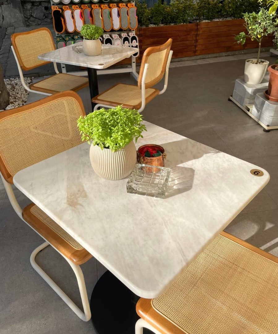 SQUARE CAFÉ TABLE